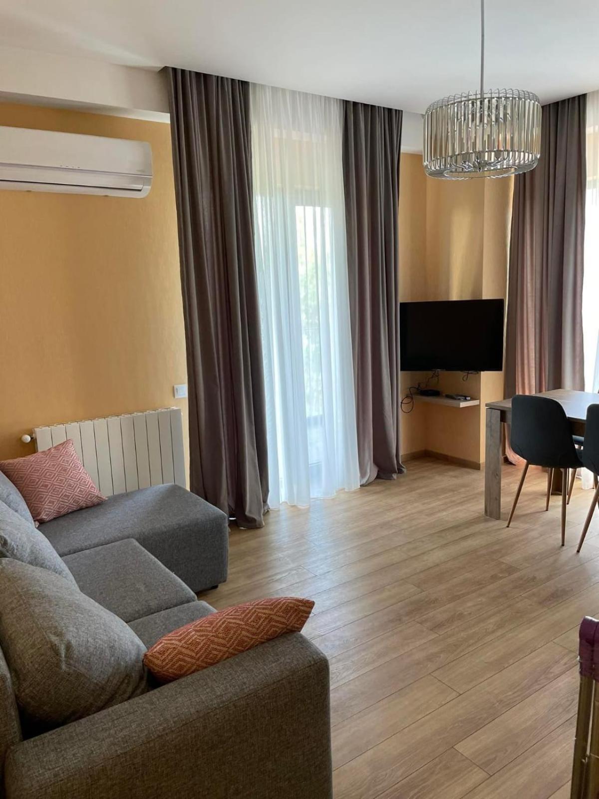 Tbilisi Hilton Apartment מראה חיצוני תמונה